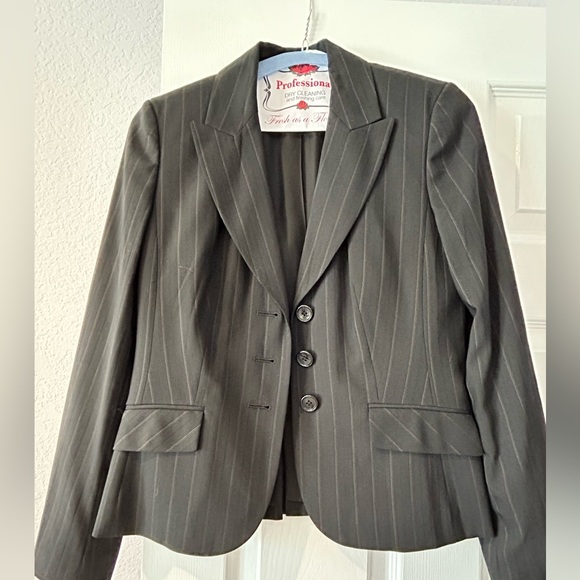 3 piece Ann Taylor pin stripe suit - Picture 1 of 5